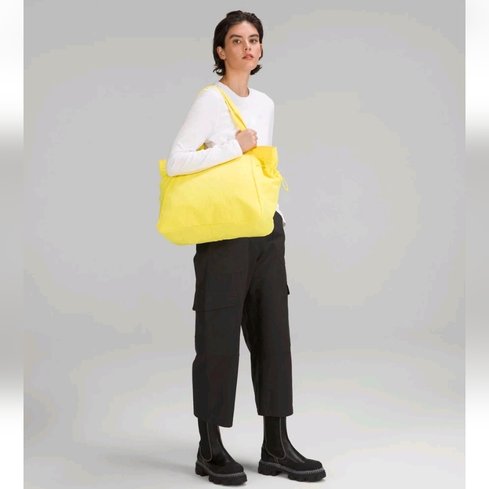 Lululemon Side-Cinch Shopper Tote Bag in Bright Yellow Durable Easy To Clean NWT - Picture 4 of 16